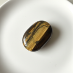 Tiger's Eye Palm Stone ( Confidence and leadership)
